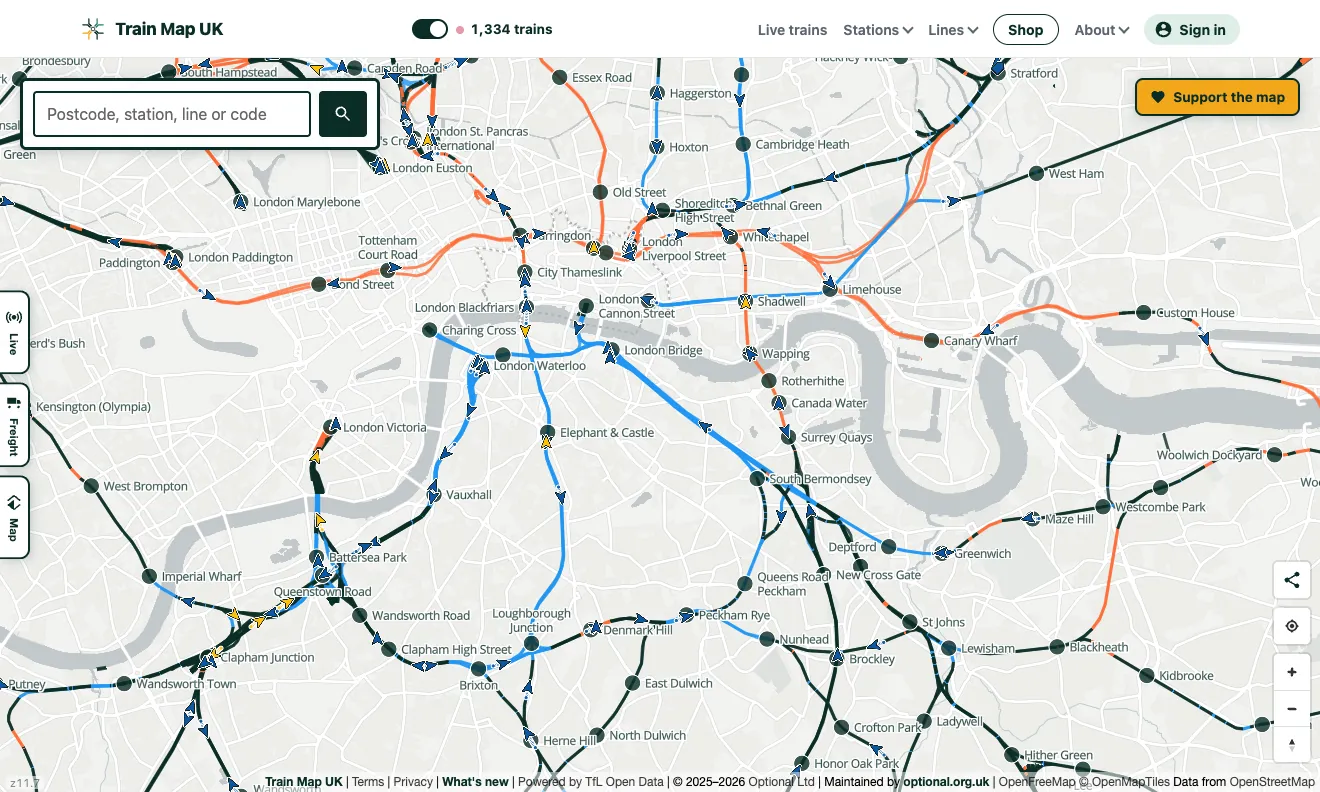 Live trains moving across the London rail network, shown as arrows coloured by punctuality